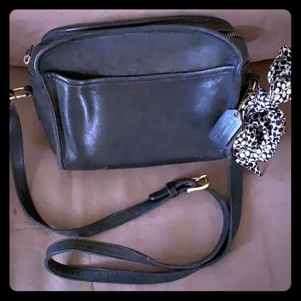 Authentic VINTAGE Coach leather shoulder bag